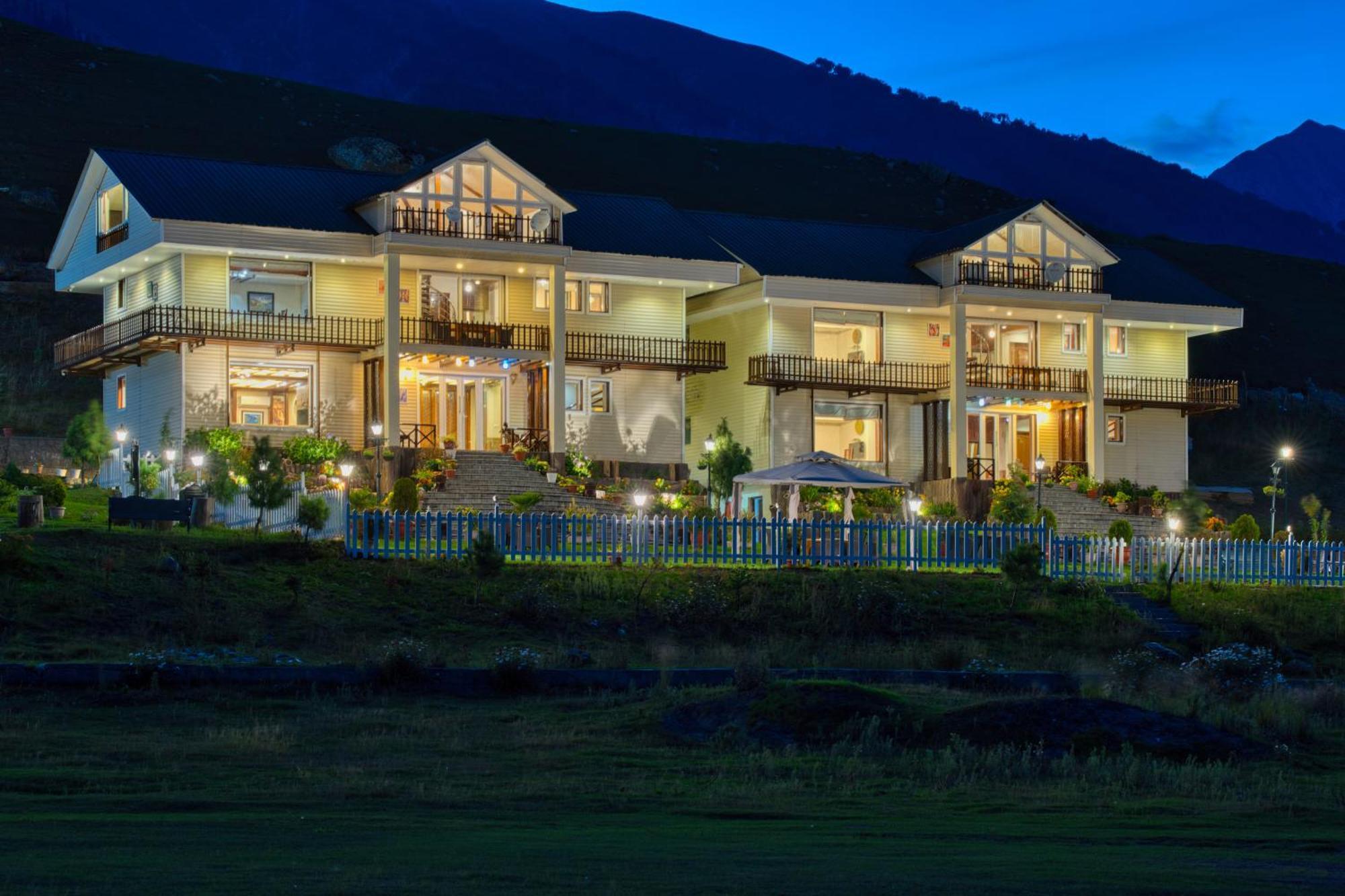 Golden Meadows Hotels & Resorts Sonāmarg Zewnętrze zdjęcie