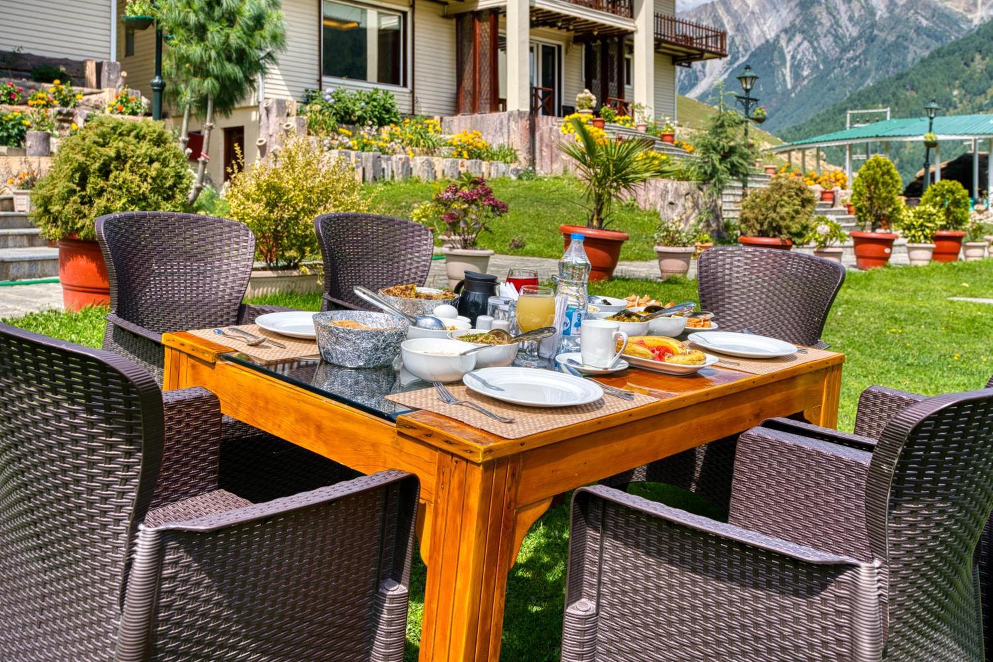 Golden Meadows Hotels & Resorts Sonāmarg Zewnętrze zdjęcie