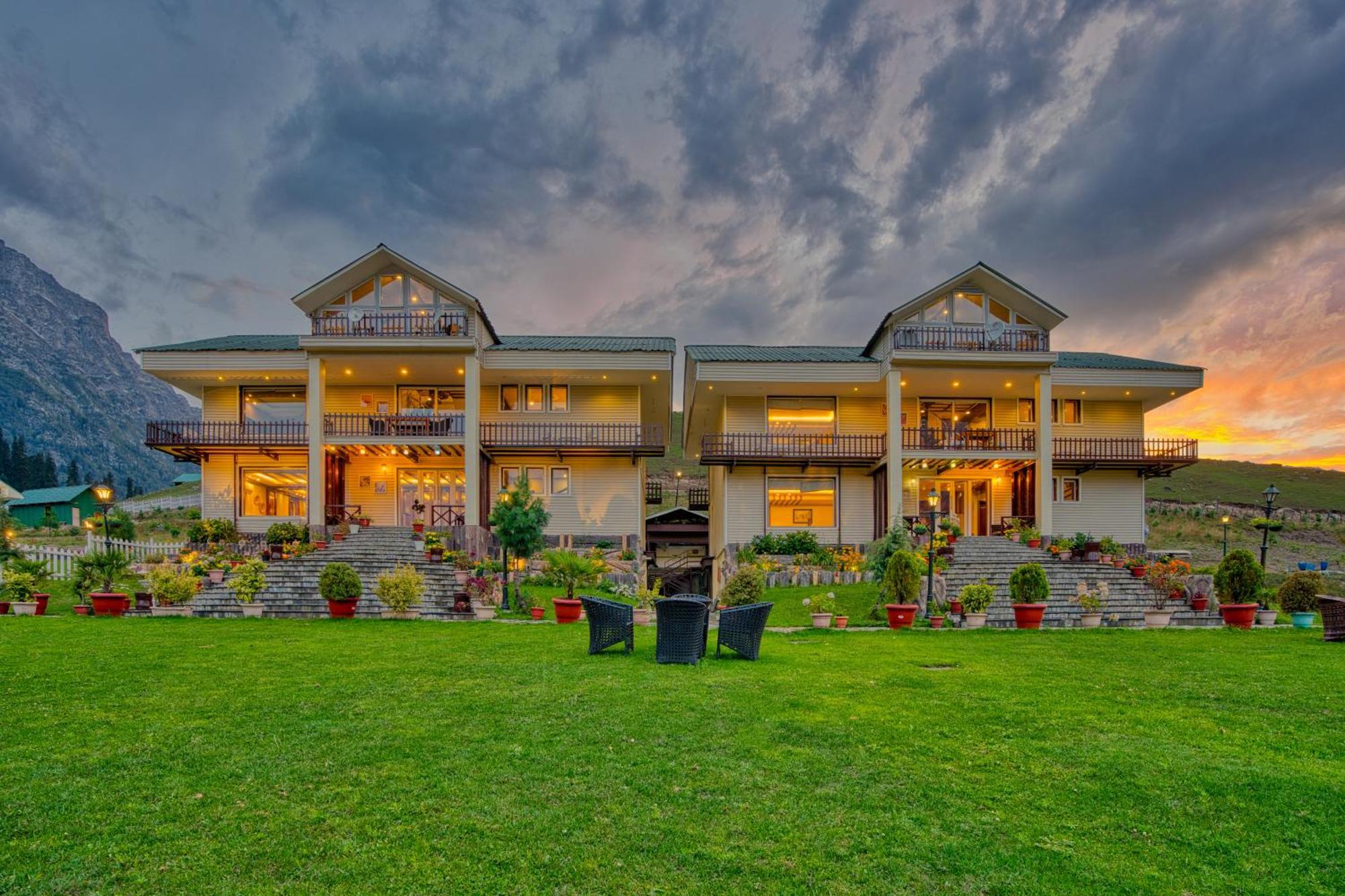 Golden Meadows Hotels & Resorts Sonāmarg Zewnętrze zdjęcie