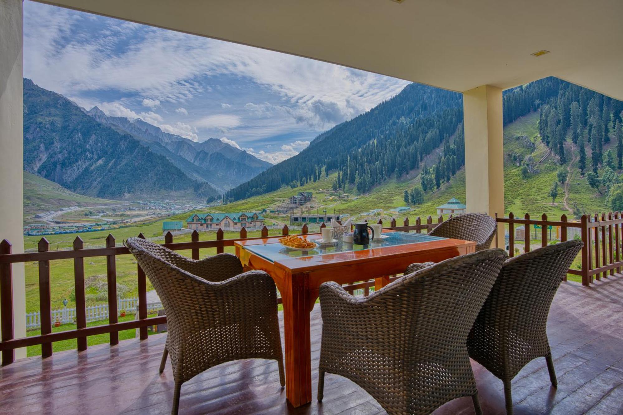 Golden Meadows Hotels & Resorts Sonāmarg Zewnętrze zdjęcie